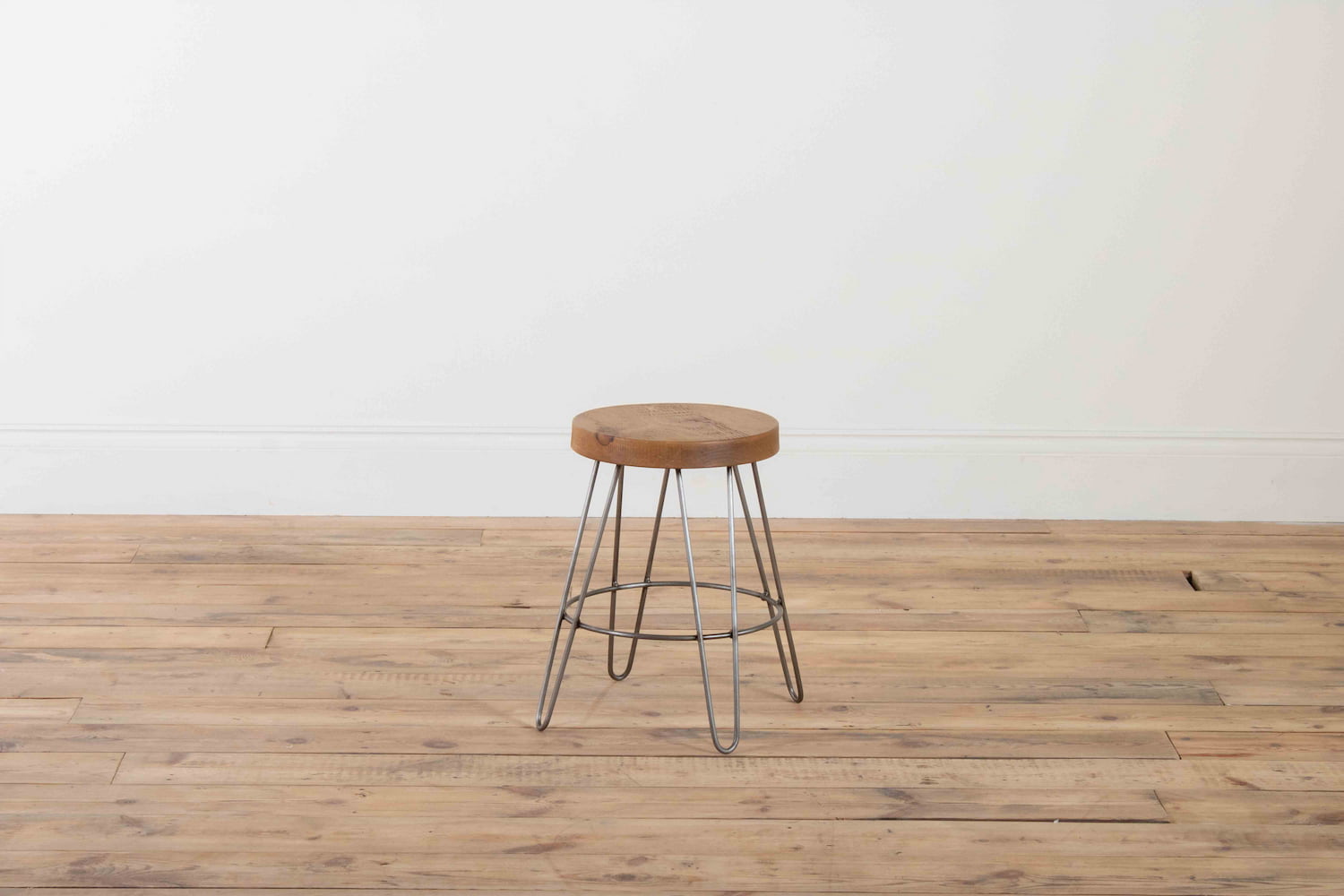 Hairpin design stool with rustic pine stool seat